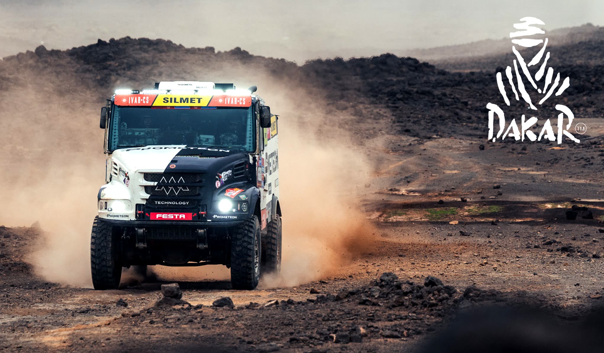 MadMaxx-equipped rally truck racing the Dakar