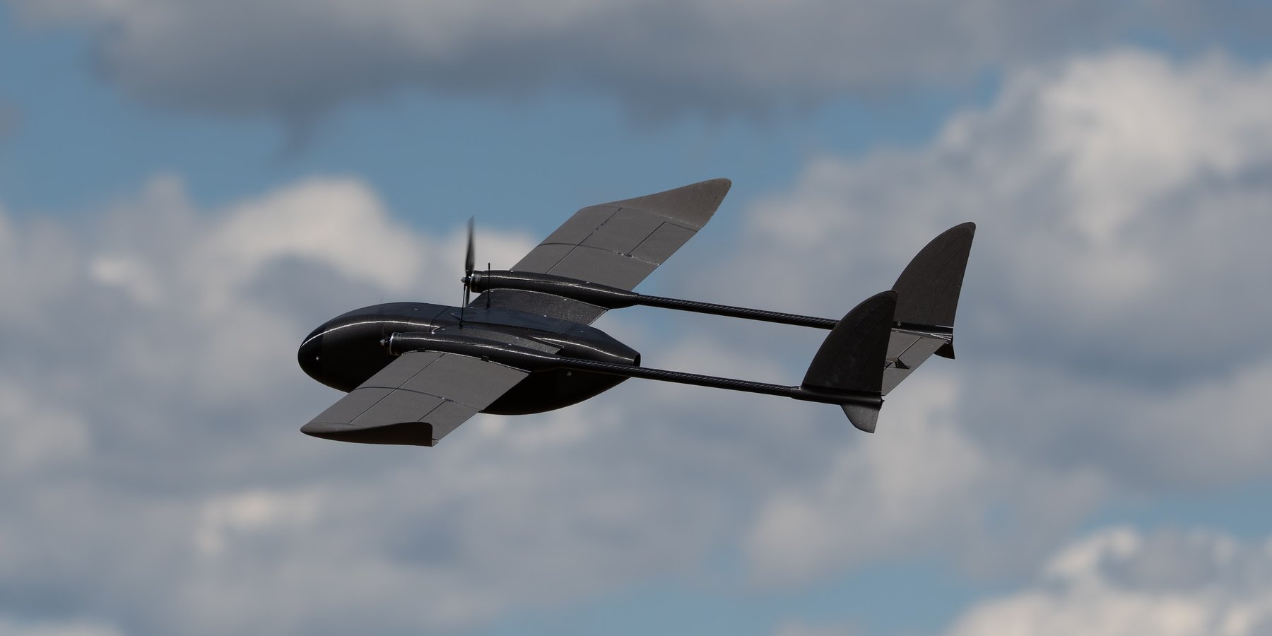 Aveo AirWing F-150 in level flight, side view
